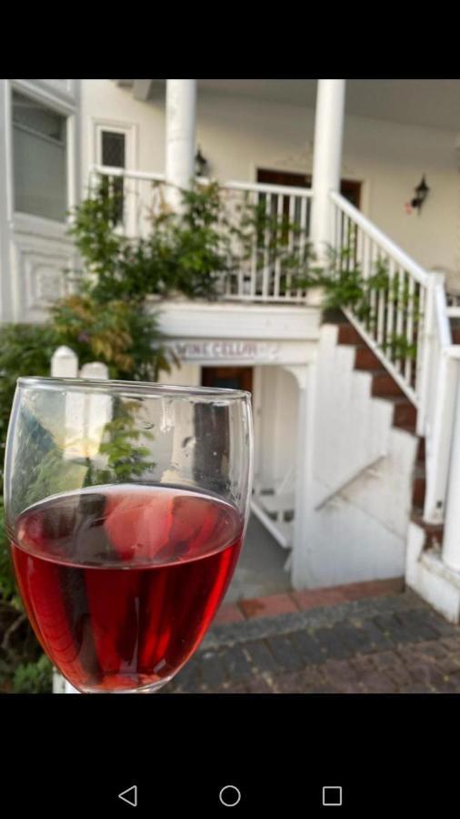שמיינוס Vancouver Island Castle Cove Inn מראה חיצוני תמונה