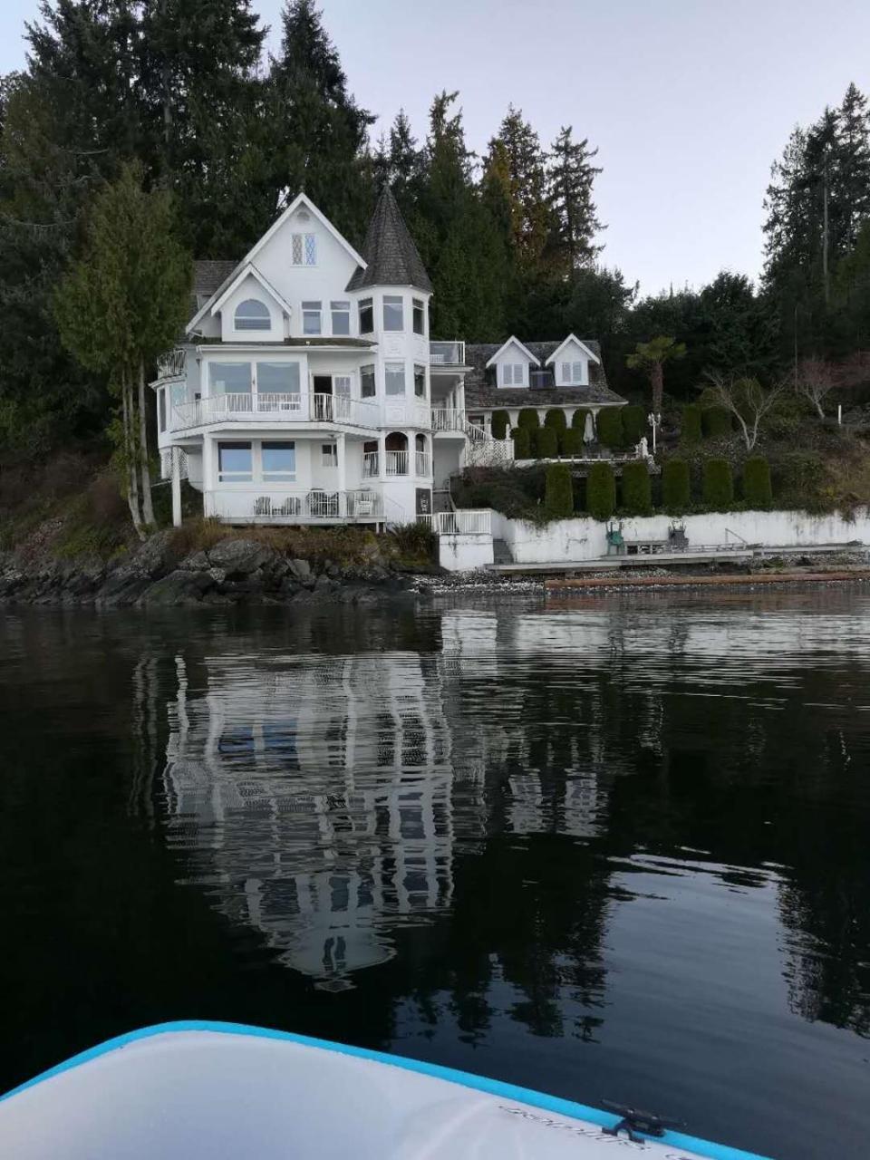 שמיינוס Vancouver Island Castle Cove Inn מראה חיצוני תמונה